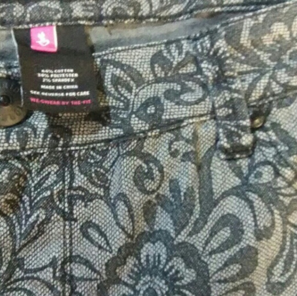 Torrid Capris - Picture 2 of 2